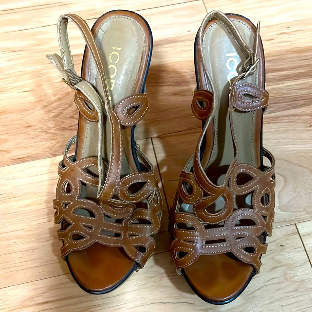 Heeled super cute tan heels size 8
